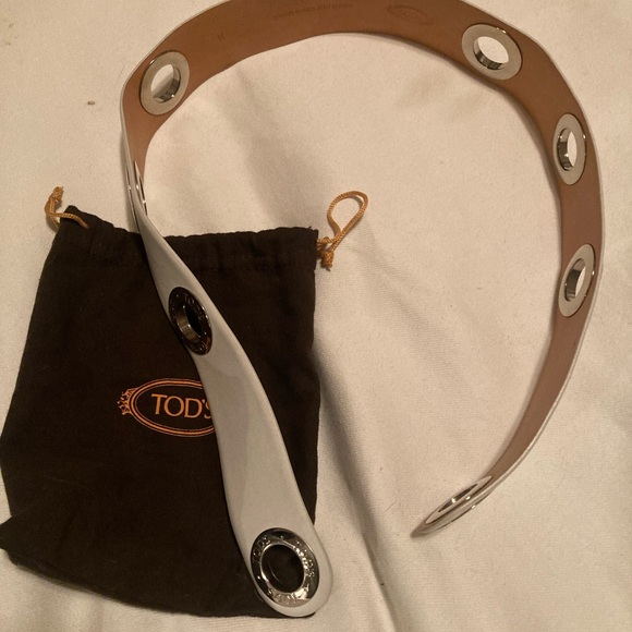 Tod’s beautiful leather belt with grommets . White rare and luxury - Picture 3 of 11